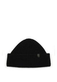 Schwarze Strickmütze mit geripptem Muster, ausgestattet mit einem umgeschlagenen Rand und einem kleinen Logo-Tag an der Seite.