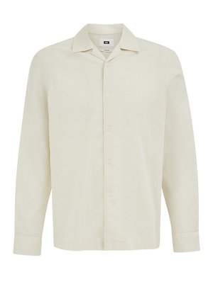 Ilgas rankovėmis smėlio spalvos marškiniai su sagutėmis, šviesiu apsiuvimu ir apykakle, priekinė pusė matoma ant balto fono.