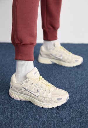 Nike Sportswear P-6000 ITS - Baskets basses - light bone/platinum violet/cement grey/platinum violet/life lime