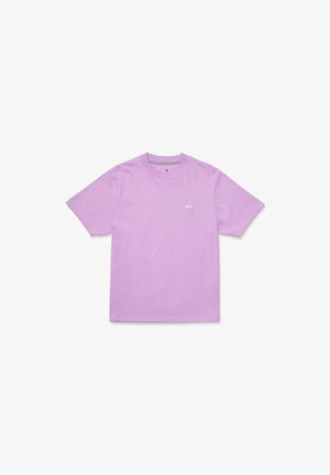 Lyhythihainen t-paita vaaleanlila puuvillasta, jossa on pyöreä pääntie ja pieni logo rinnassa, sileä kangas ja tasainen väri.