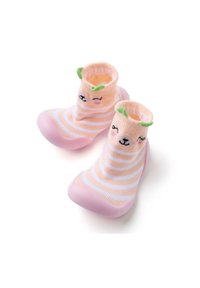 Chaussettes rayées rose et blanche avec une semelle en caoutchouc souple et un design de visage mignon, arborant des accents de feuilles vertes sur le revers.