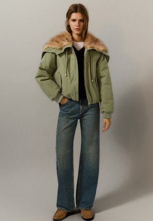 PULL&BEAR, WASHED FUR-TRIMMED HOODED PARKA - Veste d'hiver - khaki