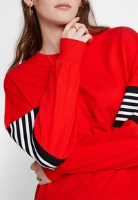 Noisy May Sudadera - red
