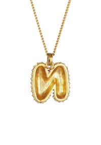 Goldanhänger-Nelke mit einer abstrakten "N"-Form, strukturierten Oberfläche und umgeben von kleinen klaren Edelsteinen an einer goldenen Kette.