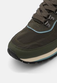 Napapijri SNOWJOG - Šņorējami puszābaki - dark olive