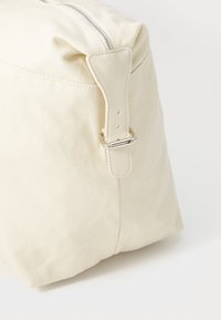 Thumbnail Image 5