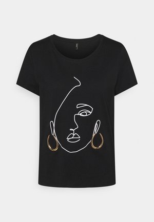Camiseta negra de manga corta con un diseño de cara en dibujo lineal blanco y pendientes de aro en tono dorado incorporados en la impresión.