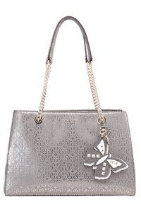 Metalen zilveren handtas met een reliëf-logo patroon, rechthoekige vorm, dubbele handgrepen - één ketting, één leer. Bevat een decoratieve vlinder charme.