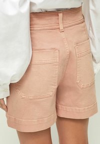 Next DOUBLE BUTTON REGULAR FIT - Džinsiniai šortai - pink