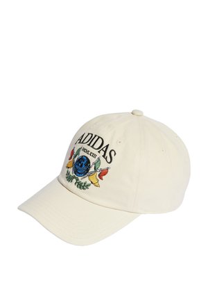 Off-white Adidas baseballkasket med broderede flerfarvede flag, blå globus, grønne blade og teksten "ADIDAS MCMLXXII" foran.
