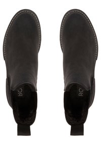 Bottines en cuir noir avec panneaux élastiques sur les côtés, bouts ronds et languettes de tirage. Intérieur doublé d'un matériau doux. Détail de surpiqûres contrastées.
