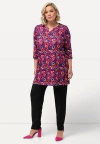 Ulla Popken MATTE GRAPHIC PRINT SWING VENTED - Pitkähihainen paita - light heather