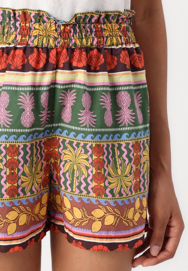 VMTRUELY - Shorts - cloud dancer4