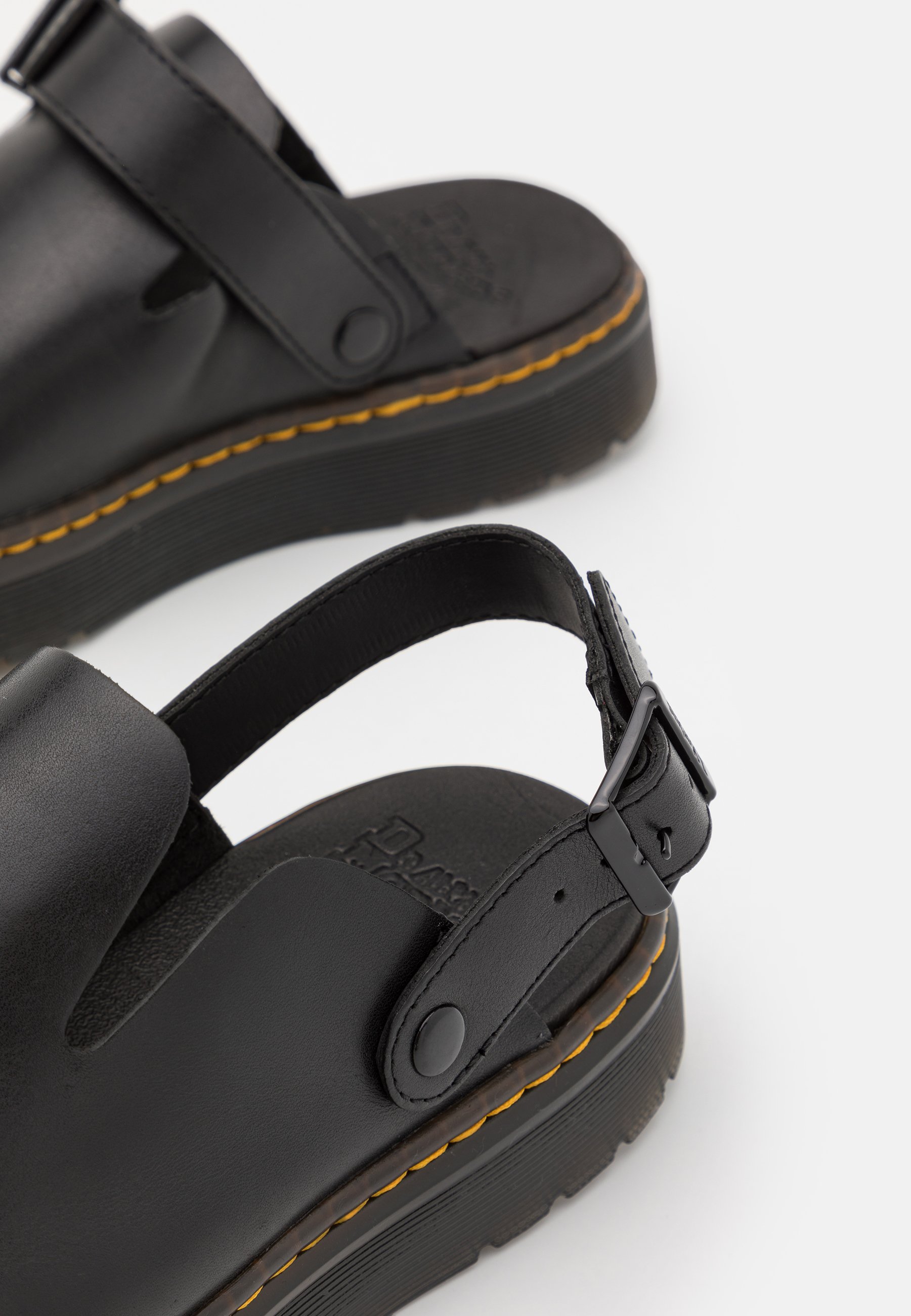 Dr. Martens CARLSON UNISEX - Sandalias planas - black lusso/negro -  Zalando.es