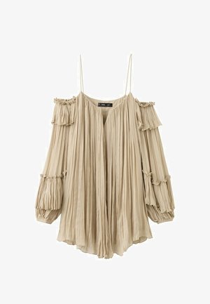 Blusa beige con hombros descubiertos, tirantes finos, mangas largas abullonadas plisadas, detalles de volantes y un ajuste suelto y fluido.