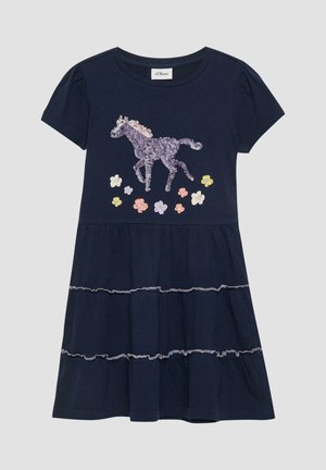 Marineblaues Kurzarmkleid mit mehrlagigem Rock, lila Paillettenpferd auf der Brust und bunten, bestickten Blumen unterhalb des Pferdes.