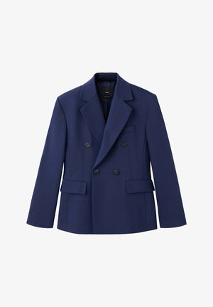 Marynarka granatowa dwurzędowa z klapami z wycięciem, cztery czarne guziki z przodu, dwie kieszenie z patkami i jedna kieszeń na piersi.