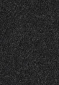 Dunkelgrauer Filzstoff mit einer weichen, strukturierten Oberfläche. Das Material hat ein einheitliches Erscheinungsbild mit feinen Fasern, die einen leicht flauschigen Look erzeugen.