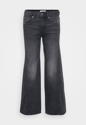 Vidde ben sorte denimjeans med høy midje, med fem lommer, sølvfarget metallbeslag, og et subtilt falmet mønster langs bena.