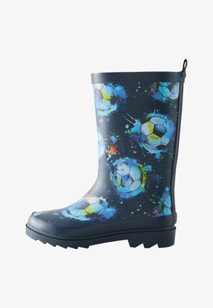 Botte de pluie bleu marine avec motif de ballon de football éclaboussé de peinture colorée et semelle épaisse texturée, vue de côté.