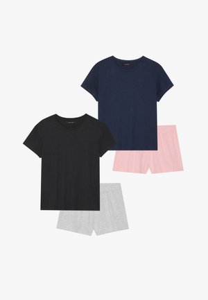 Dwie koszulki w kolorze granatowym i czarnym, zestawione z szarymi i różowymi szortami; wykonane z miękkiego materiału, posiadają standardowy okrągły dekolt i krótkie rękawy.