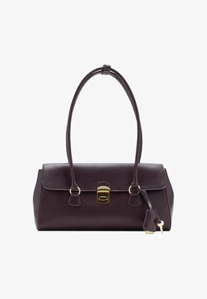 Bolso de mano de cuero púrpura oscuro con un diseño estructurado, doble asa, herrajes dorados y una solapa plana con cierre y detalle de llavero.