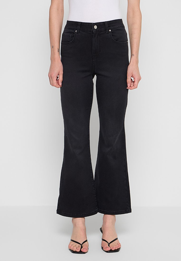 Vero Moda Petite Flared Jeans zwart