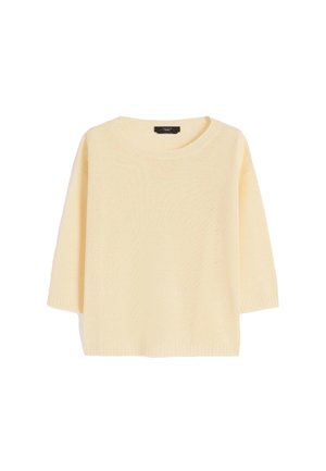 Maglione color crema lavorato a maglia con maniche a tre quarti e scollo rotondo, mostrato disteso su sfondo bianco.