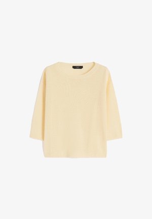 Maglione color crema lavorato a maglia con maniche a tre quarti e scollo rotondo, mostrato disteso su sfondo bianco.