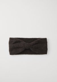 Unselected, 
dark brown