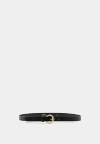 Zwarte leren riem met een ronde goudkleurige gesp, reliëfpatroon en verstelbare pin-sluiting. De breedte is standaard.