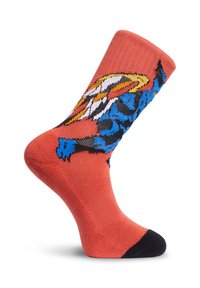 Chaussette mi-mollet en mélange de coton corail avec un design graphique bleu et jaune représentant un éclair stylisé et un motif animalier. Accents noirs au niveau des orteils.