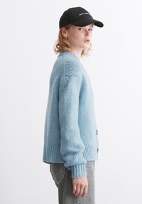 Marc O'Polo DENIM BUTTONS - Adīta jaka - light blue melange
