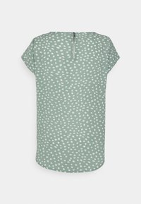 ONLY Tall ONLVIC - T-shirt estampada - chinois green