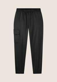 Pantaloni cargo neri con vita elasticizzata, gambe affusolate, tasca cargo laterale e polsini elasticizzati. Realizzati in tessuto liscio e leggero.