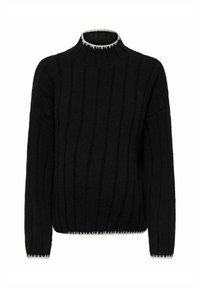Pull en laine noir avec des côtes verticales, col haut, et bordure blanche contrastante au col et aux poignets. Silhouette boxy.