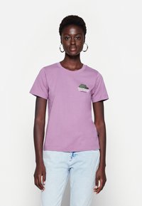 Dedicated MYSEN FIVE BILLION DUSTY  - T-shirt estampada - valerian