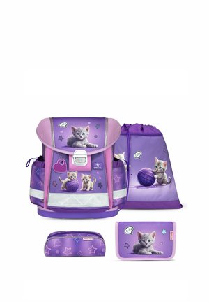 Set di zaino viola con gattini che giocano con gomitoli di lana e motivi di stelle e cuori, comprendente zaino, sacchetto con cordoncino, astuccio e portafoglio.