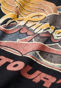 Superdry & Co - T-shirt z nadrukiem