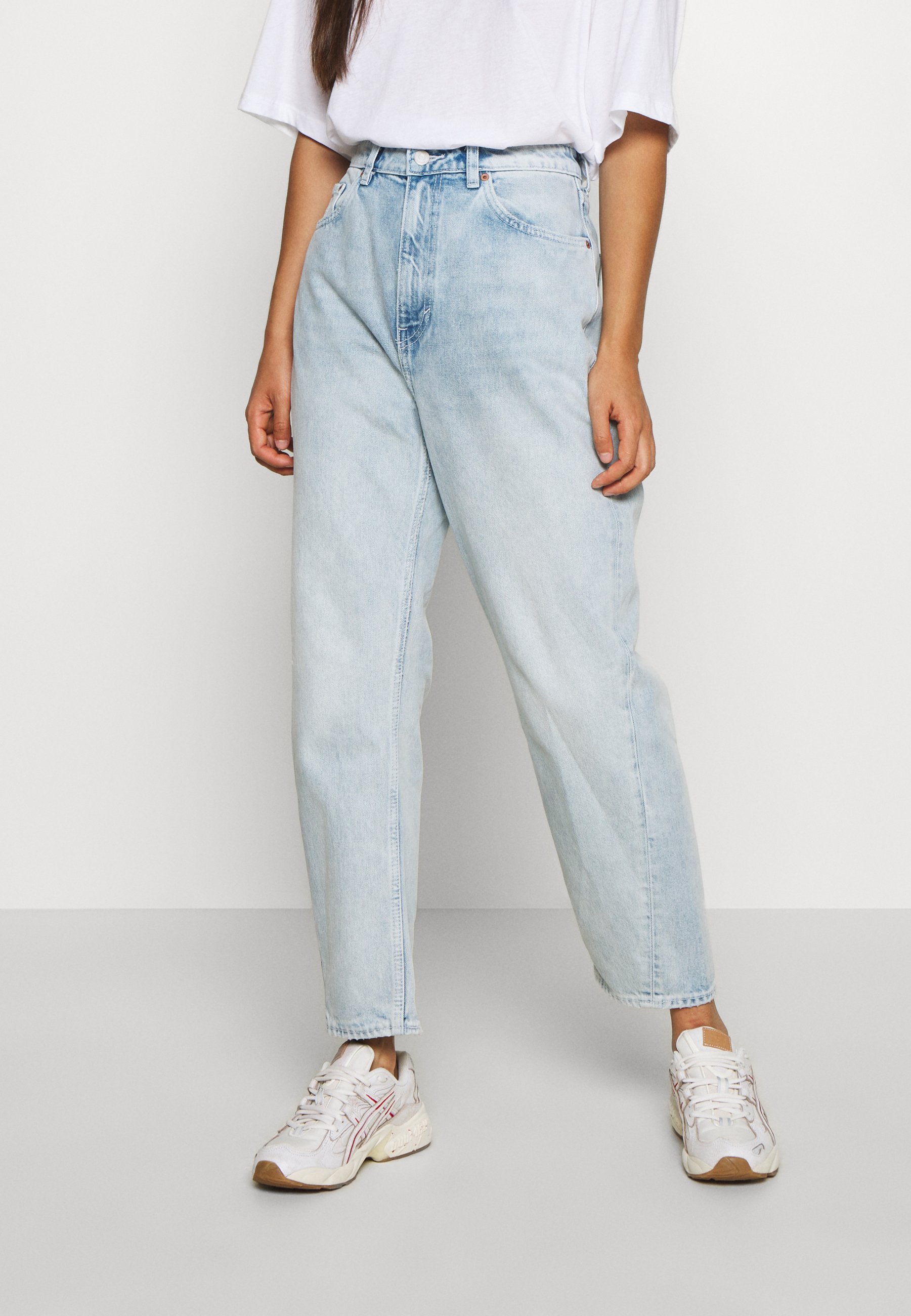 Weekday MEG HIGH MOM WASHED BACK Jeans straight leg Weekday MEG HIGH MOM WASHED BACK - Jeans straight leg - washed black