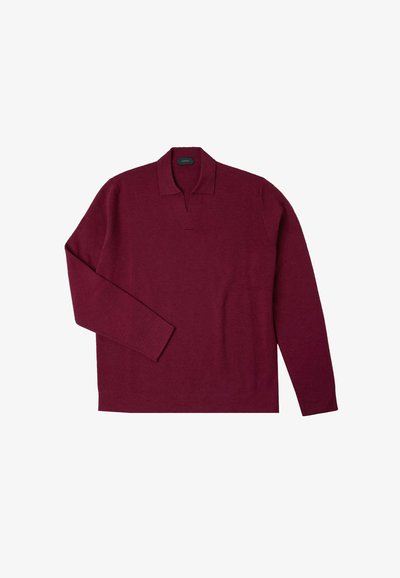 Burgunderfarbener Pullover mit langen Ärmeln, geripptem Kragen und Bündchen, mit lockerer Passform und weicher Textur.