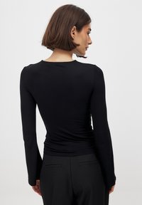 NA-KD Longsleeve - black