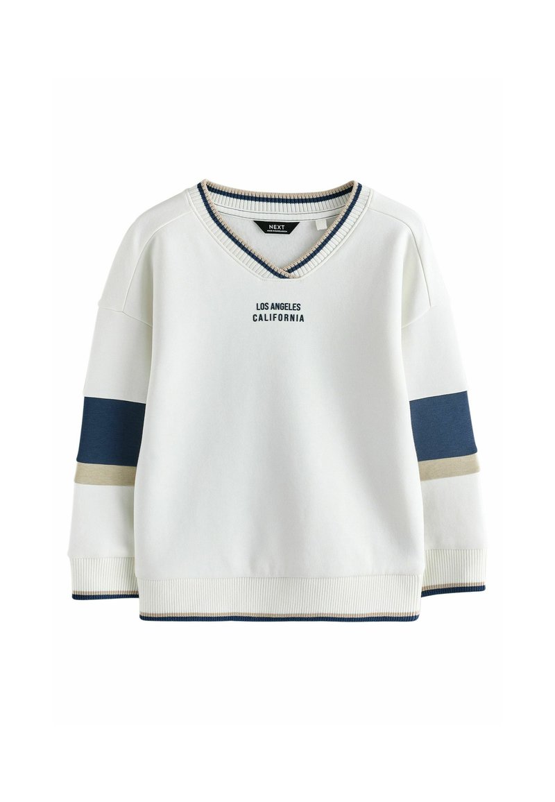 Witte V-hals sweater met marineblauwe en beige accenten op de mouwen, met "LOS ANGELES CALIFORNIA" in donkerblauwe tekst op de voorkant.