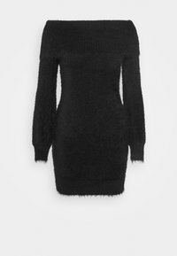 Robe noire décolletée en tissu doux et pelucheux. Manches longues avec poignets côtelés, silhouette ajustée, longueur mi-cuisse.