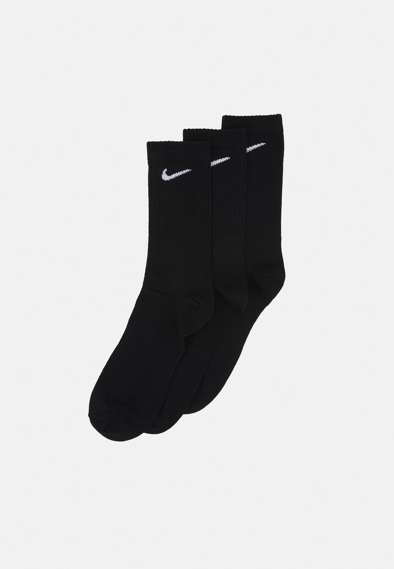 Sorte bomullssokker i en pakke med tre. Ribbet tekstur med en hvit Nike-logo brodert på den øverste delen. Klassisk mansjettlengde design.