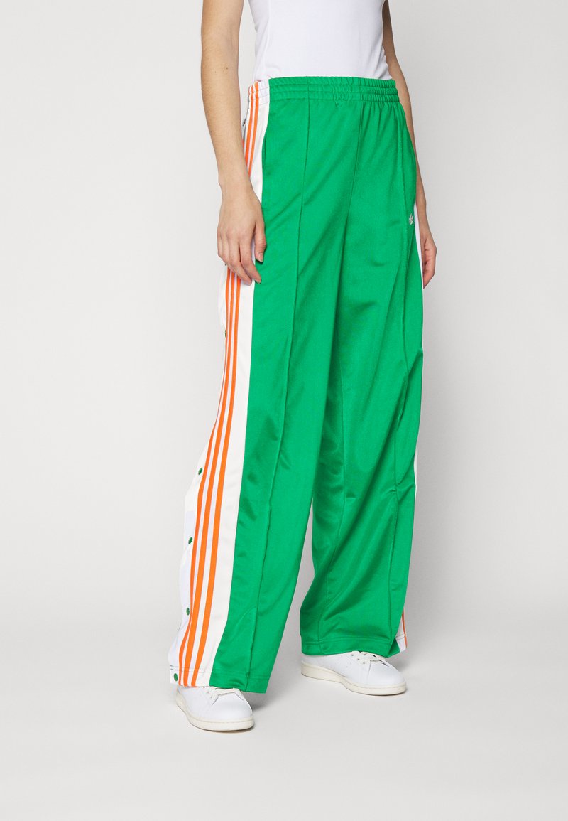 adidas Originals ADICOLOR CLASSICS ADIBREAK - Tracksuit bottoms - green