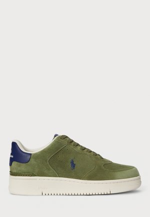 Polo Ralph Lauren MASTERS COURT SUEDE SNEAKER UNISEX - Trainers - tree green/light navy