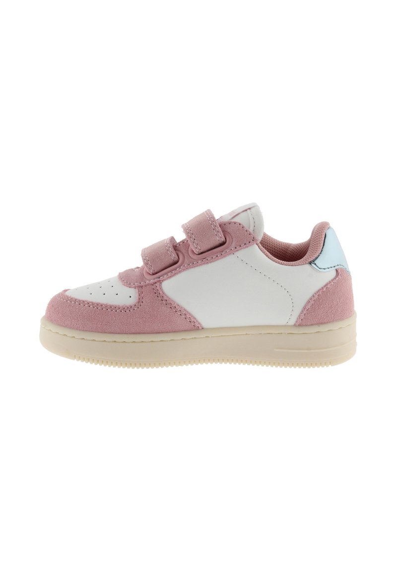 Scarpa da ginnastica per bambini con corpo in pelle bianca, dettagli in camoscio rosa, due cinturini a strappo e suola in gomma beige chiaro. Vista laterale.