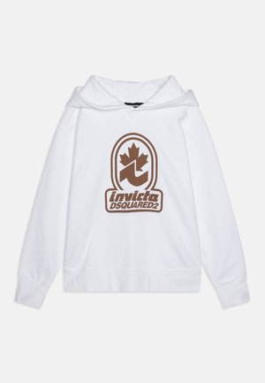 Valge kapuutsiga sviiter, millel on suur pruun logo, mis kujutab vahtralehte ja teksti "invicta DSQUARED2" keskel.