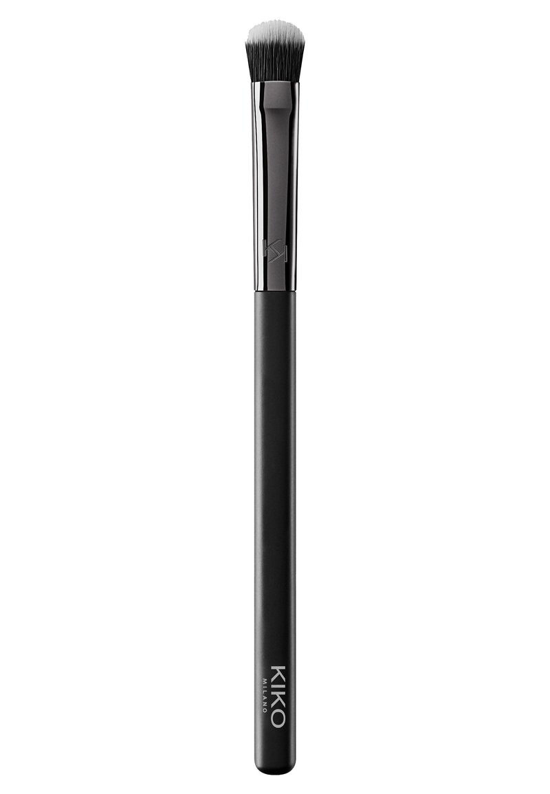 Zwarte make-upkwast met een platte, taps toelopende kop, synthetische haren en een slanke metalen ferrule. KIKO Milano-logo op de steel.
